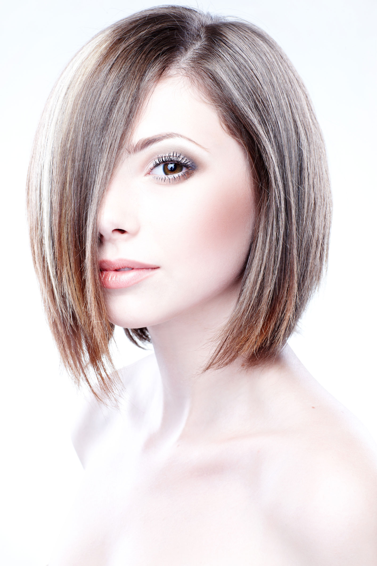 Textured side-part Short bob with balayage